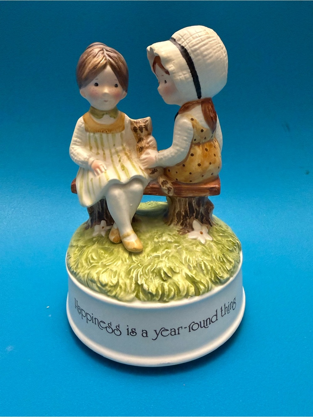Vintage 1974 Holly Hobbie Music Box “Happiness Is a Year-Round Thing”